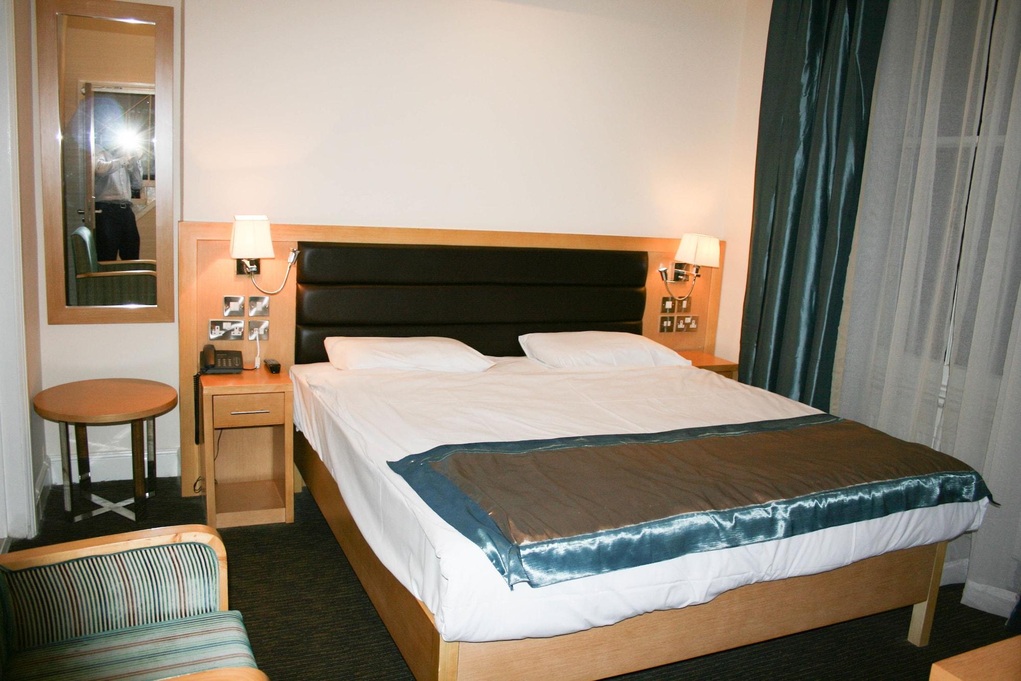 Cromwell Hotel London Exterior photo