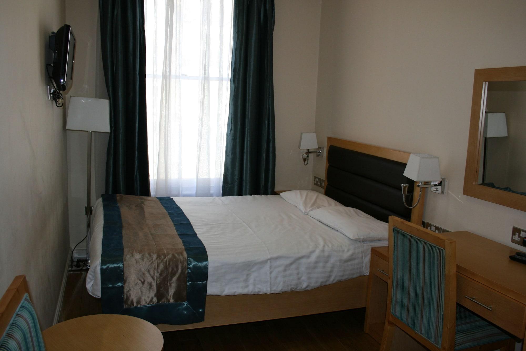 Cromwell Hotel London Exterior photo