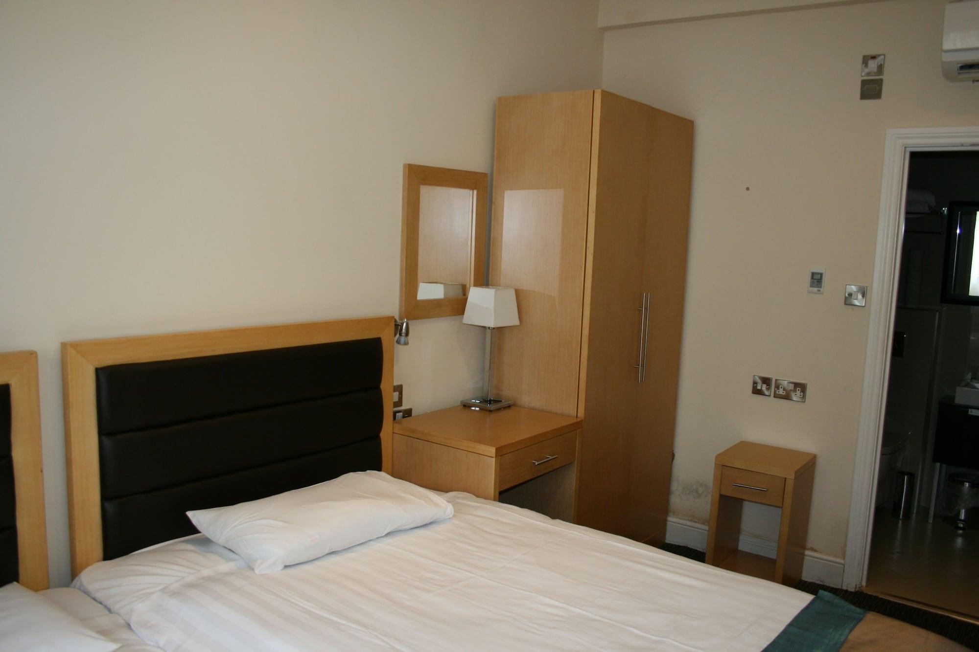 Cromwell Hotel London Exterior photo
