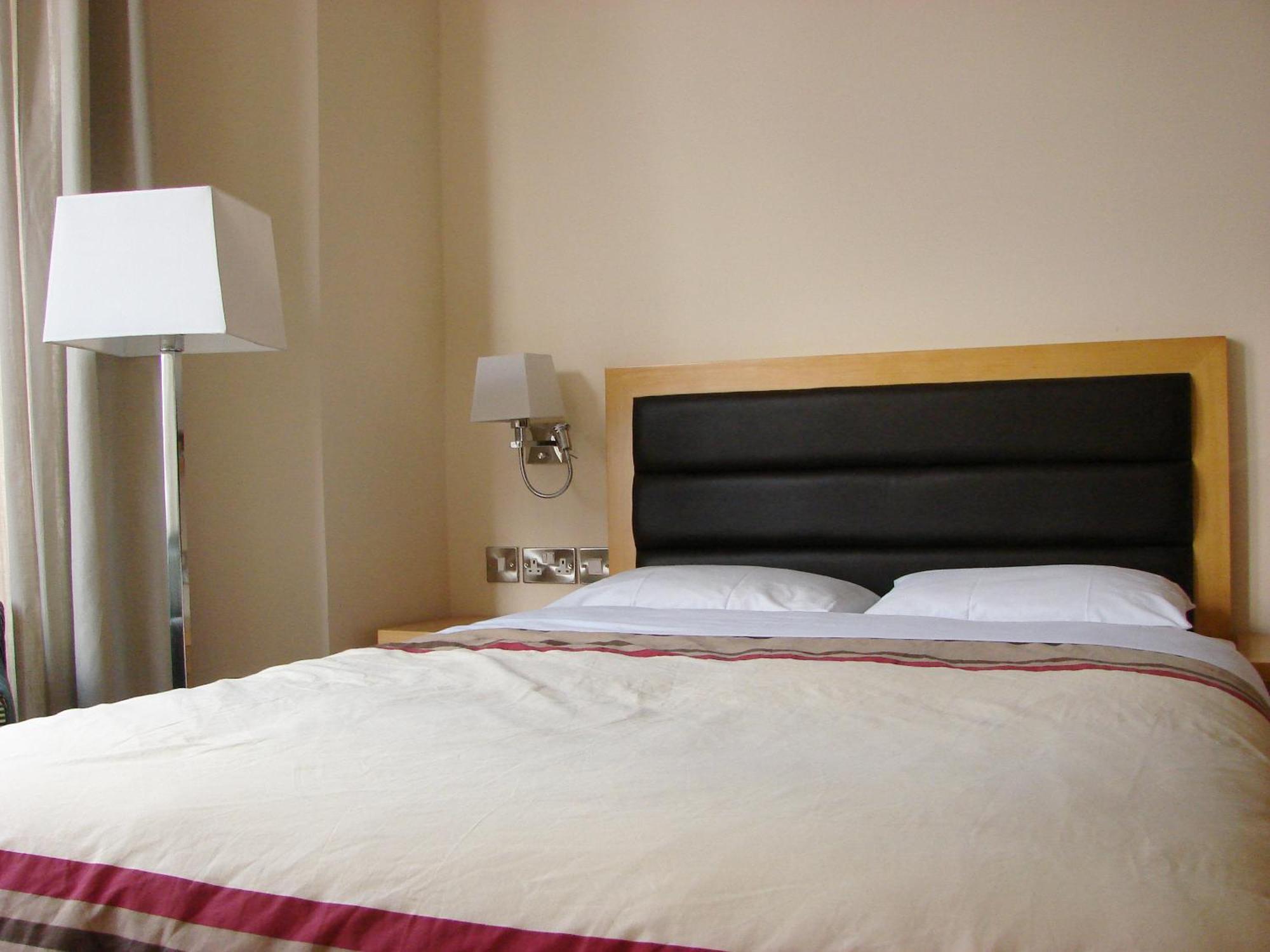 Cromwell Hotel London Room photo
