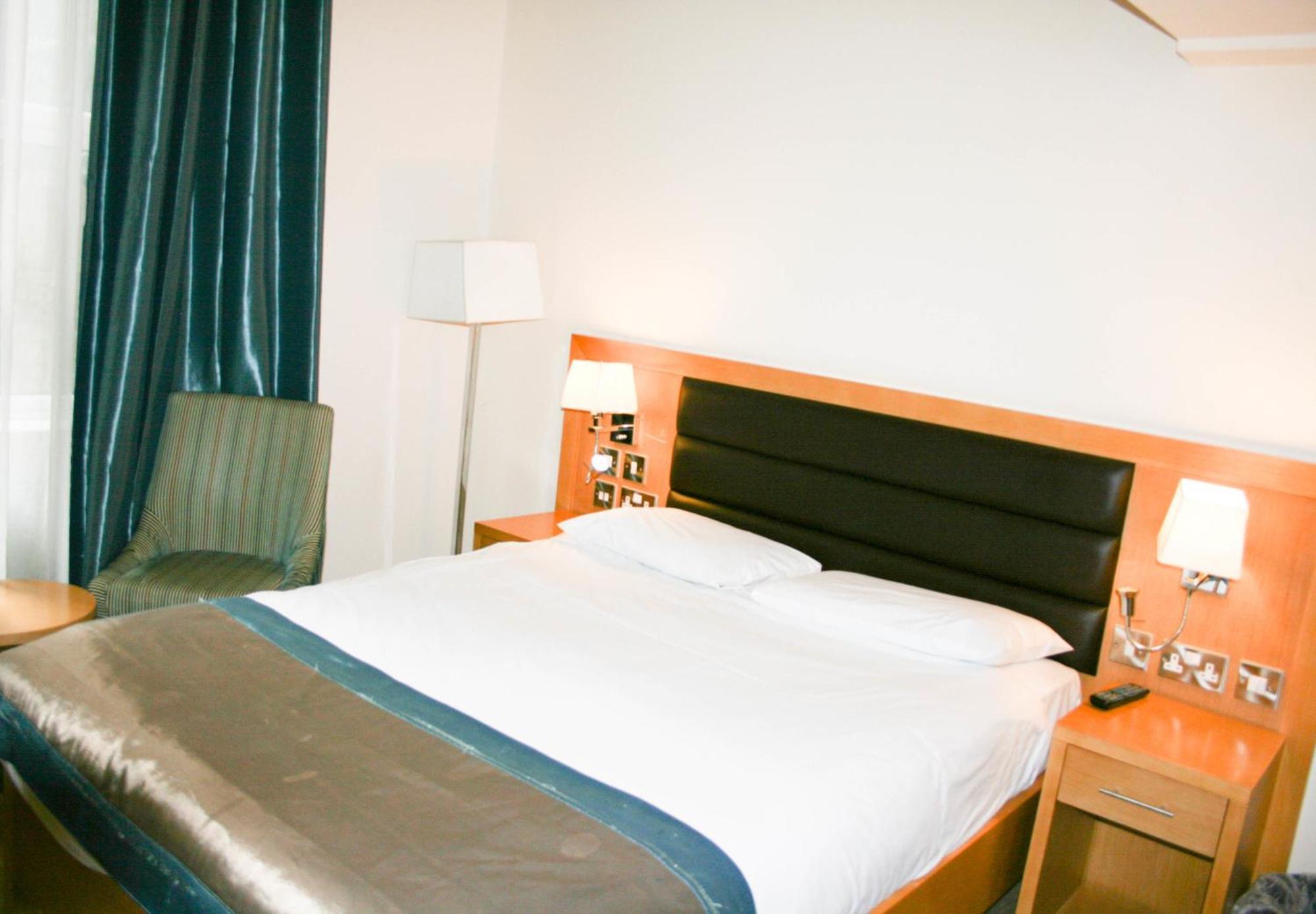 Cromwell Hotel London Room photo