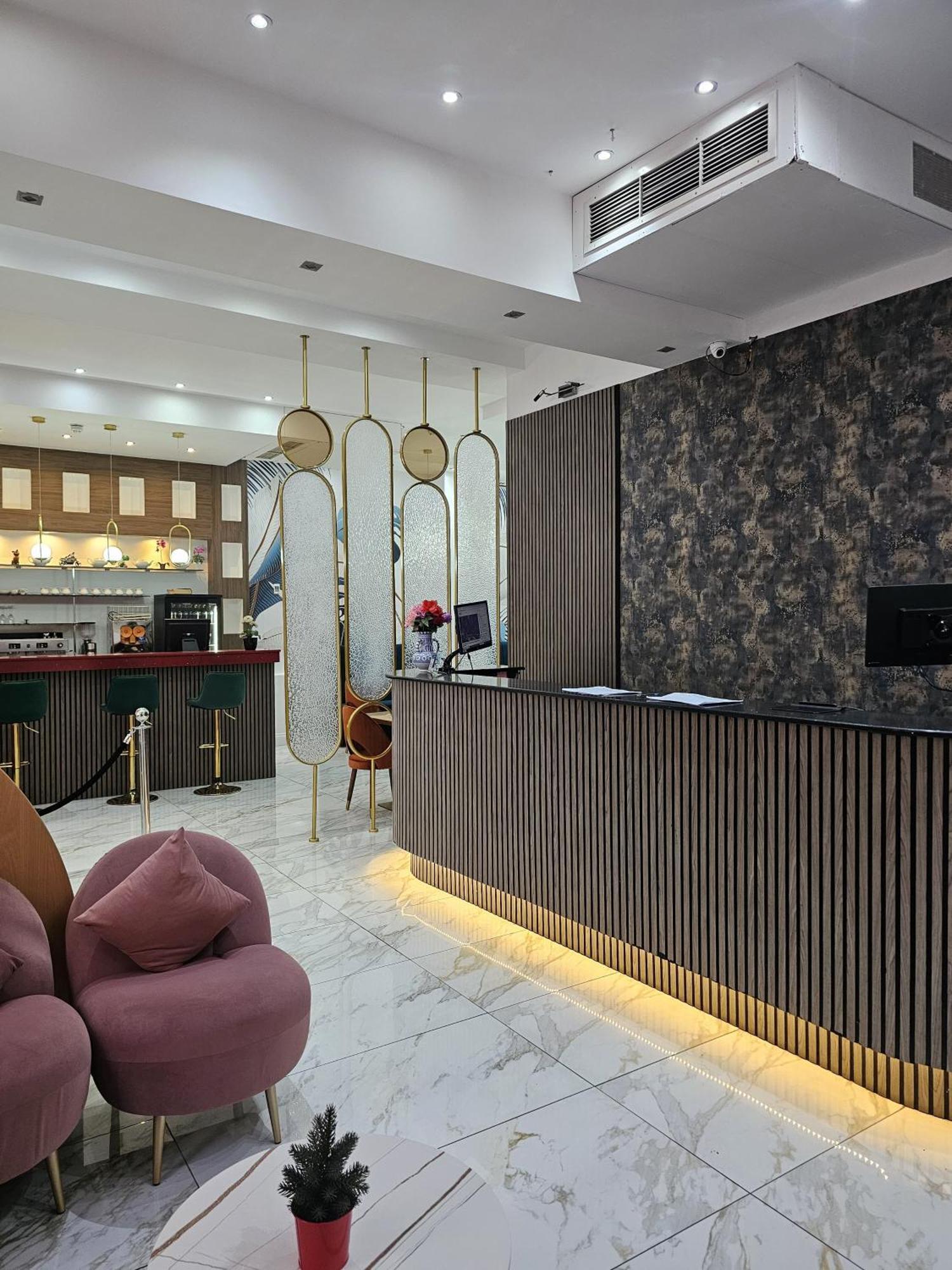 Cromwell Hotel London Exterior photo