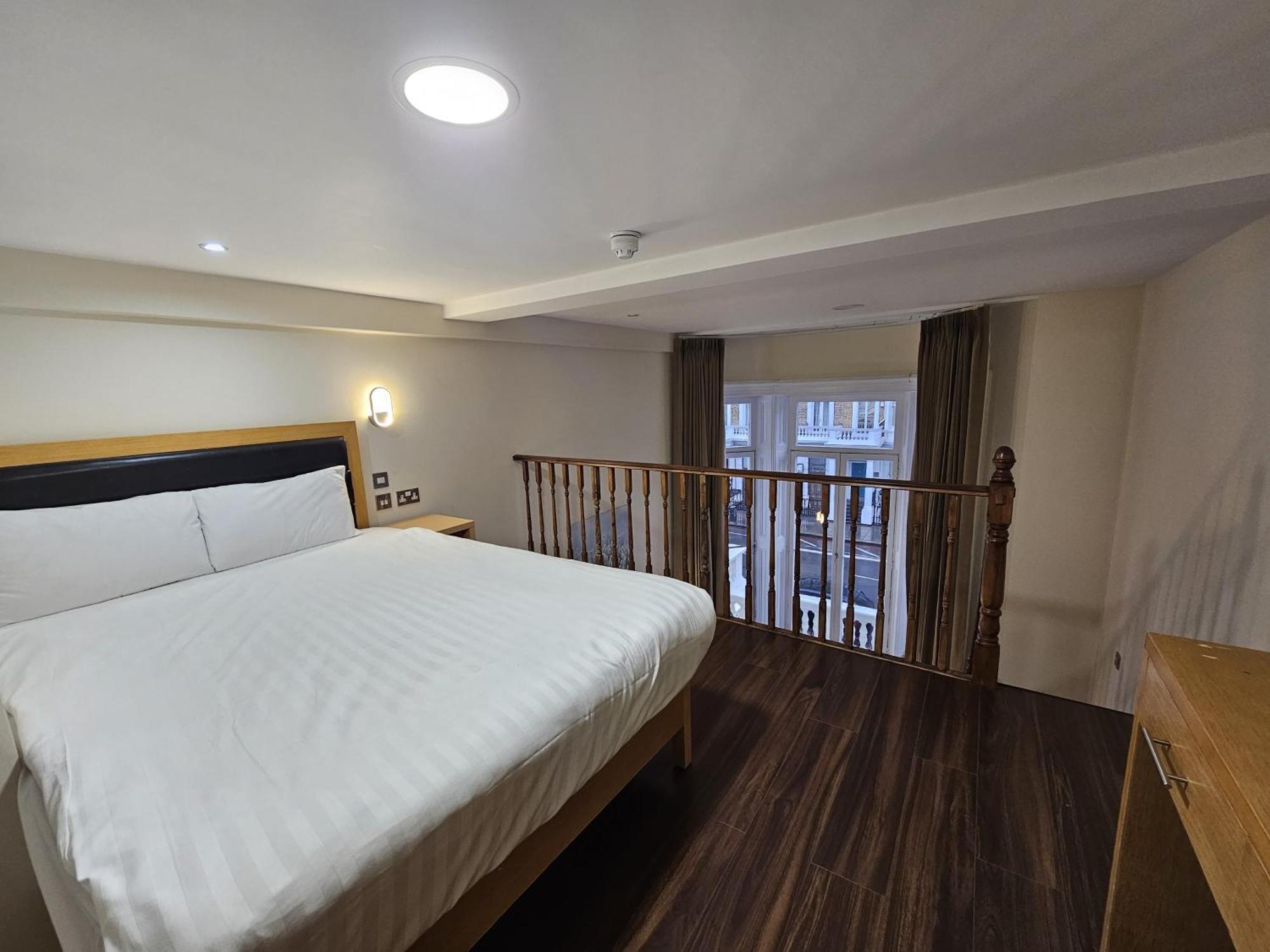 Cromwell Hotel London Exterior photo
