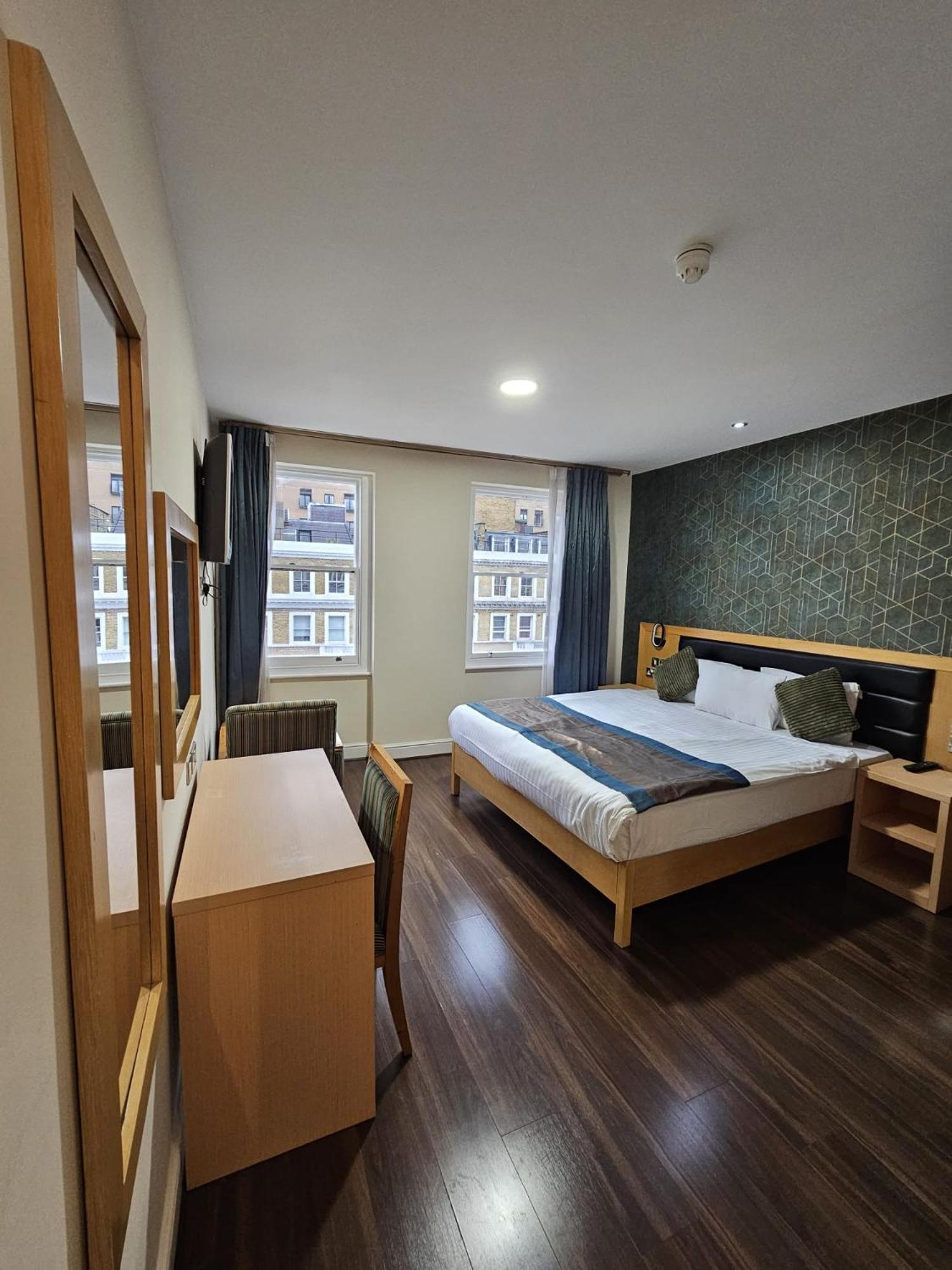 Cromwell Hotel London Exterior photo