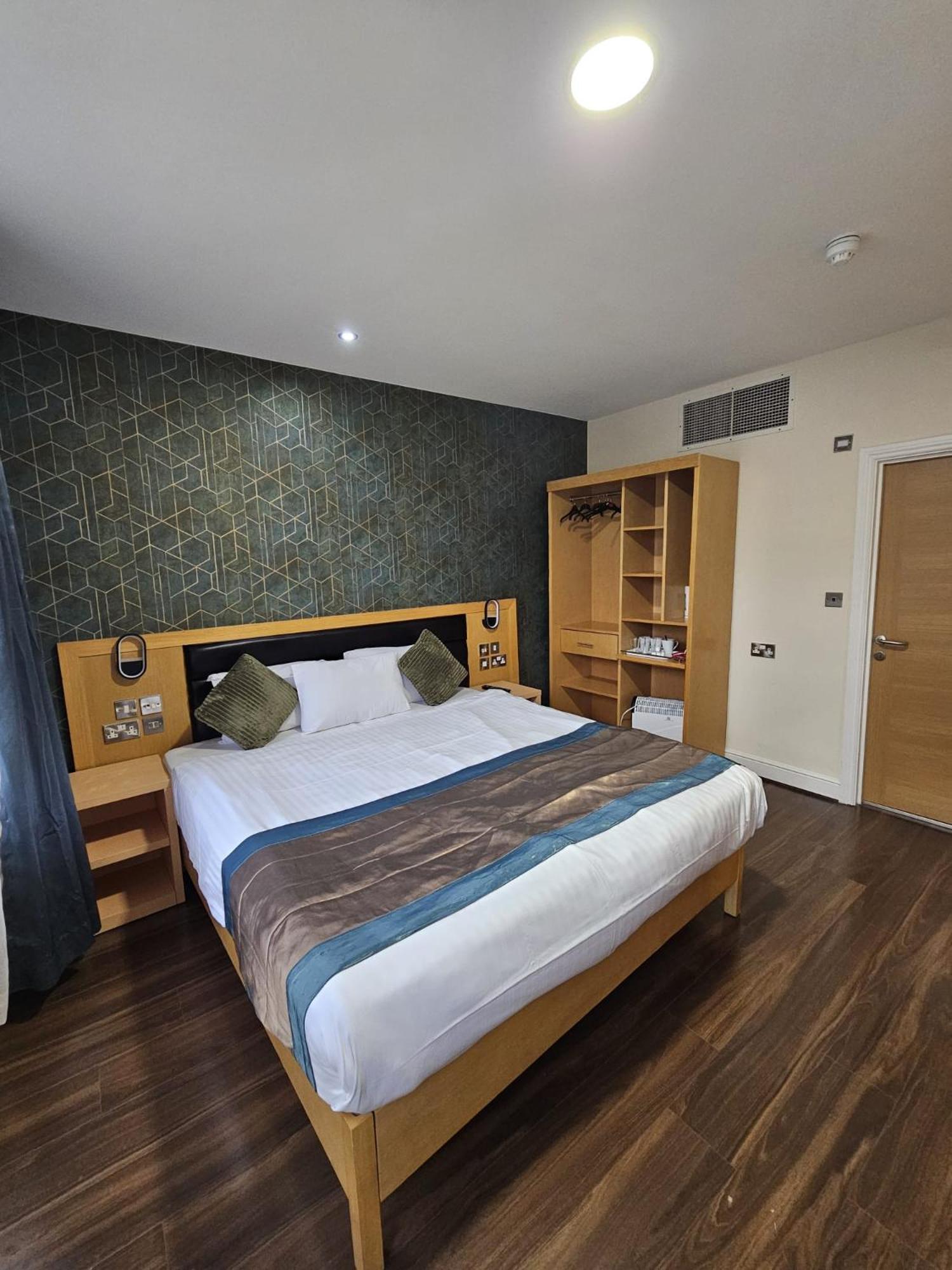 Cromwell Hotel London Exterior photo