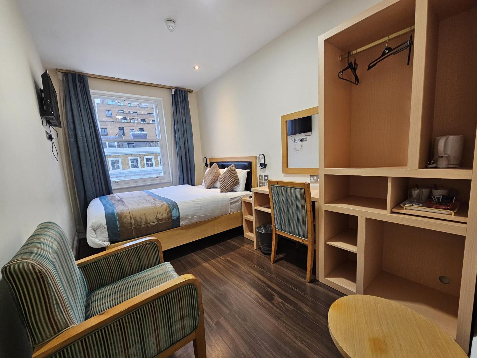 Cromwell Hotel London Exterior photo
